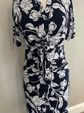 WHBM SIZE 6 Navy & White Floral Snap-Front Tie-Waist Dress